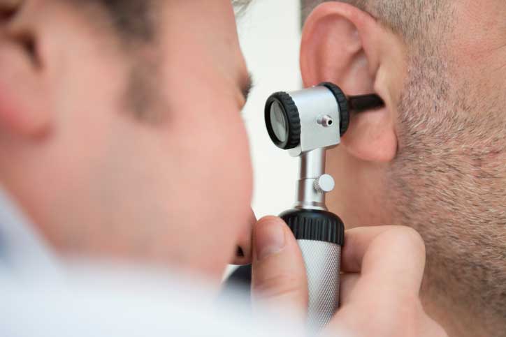 Mit richtiger Ohrenpflege Gehörverlust vermeiden © istock.com/mumininan
