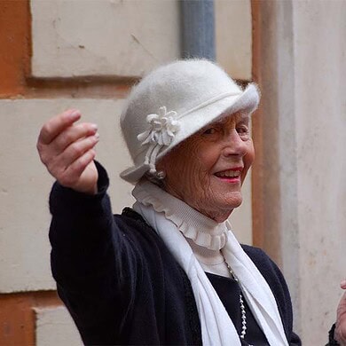 alt genug ältere Frau zur Rezension von Ildikó von Kürthy