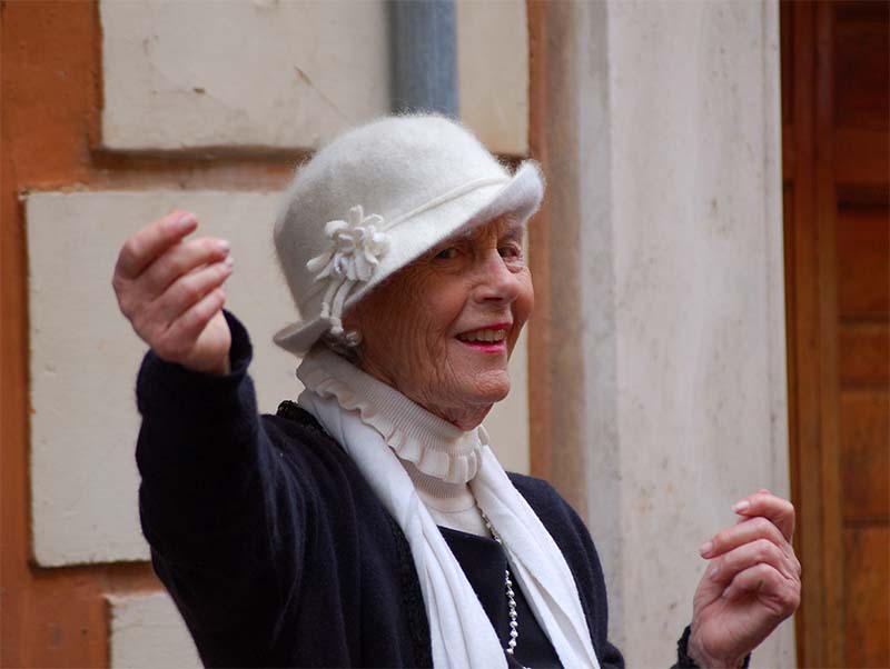 alt genug ältere Frau zur Rezension von Ildikó von Kürthy