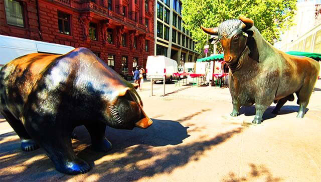 Bulle und Bär vor der Frankfurter Börse