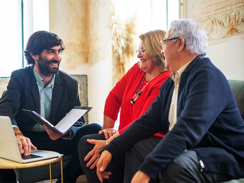 beratungsgespräch Älteres Paar