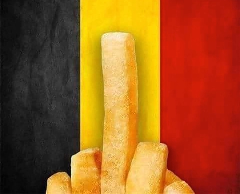 Stinkefinger vor belgischer Flagge